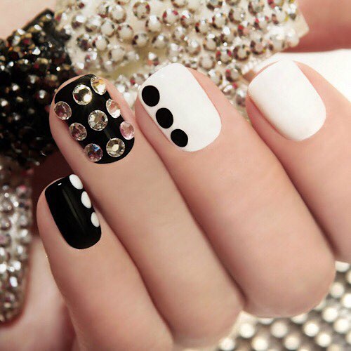 SMILEY NAILS - Manicures